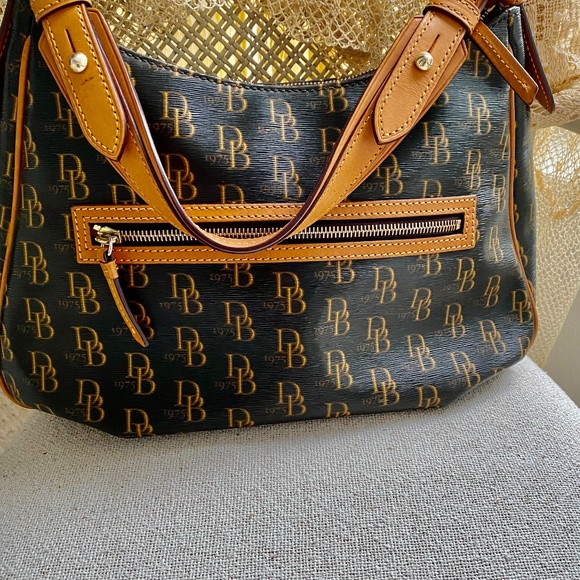 Dooney and Bourke east west Collins bag - Picture 3 of 16